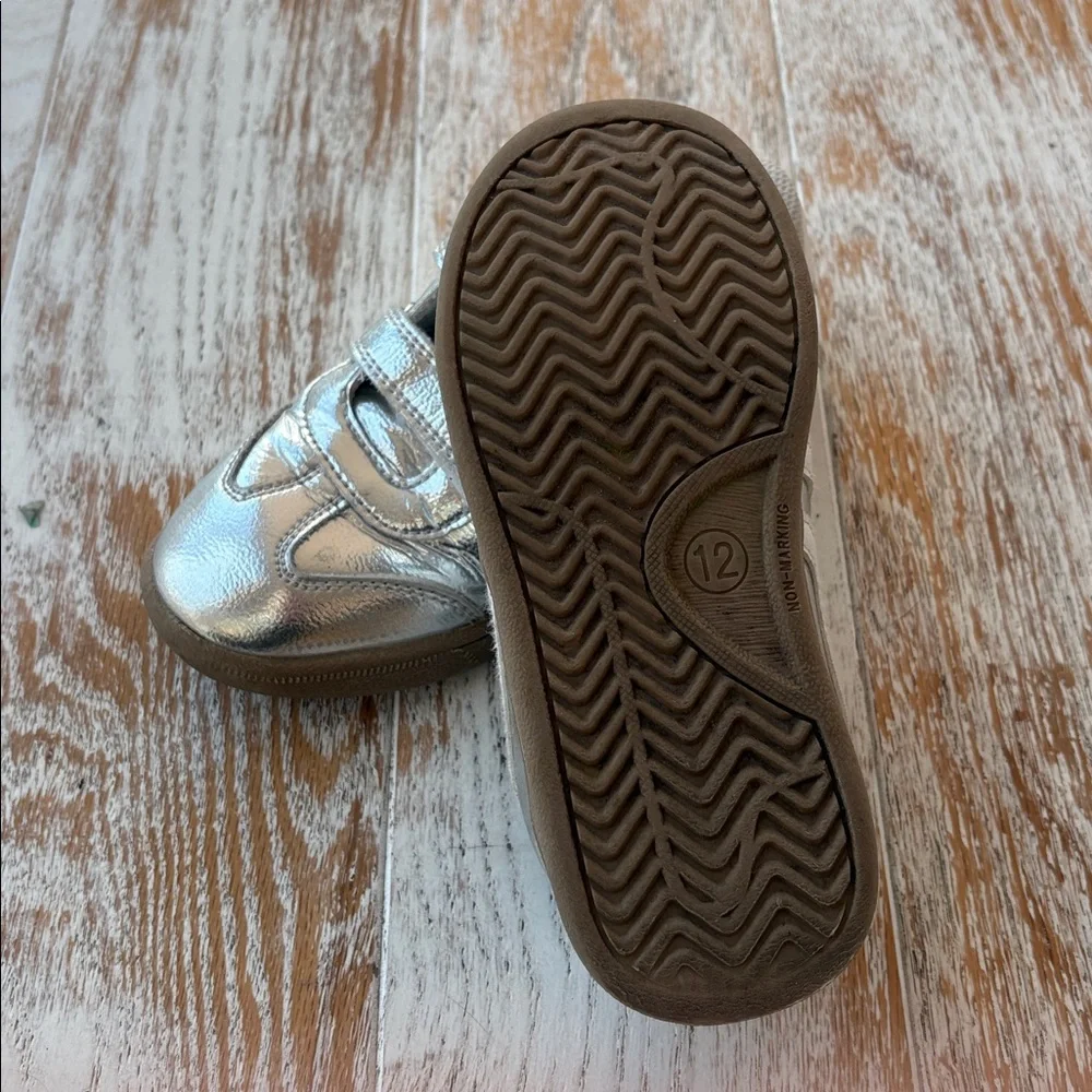 Fabulous Silver Trainers - Picture 2 of 3